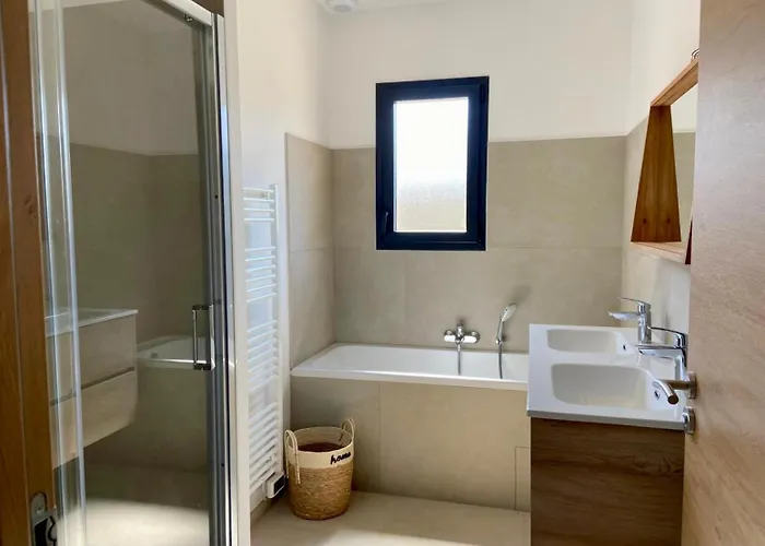 Casa Serena De Lozari 5 Kilometres Ile Rousse 12 Kilometres *